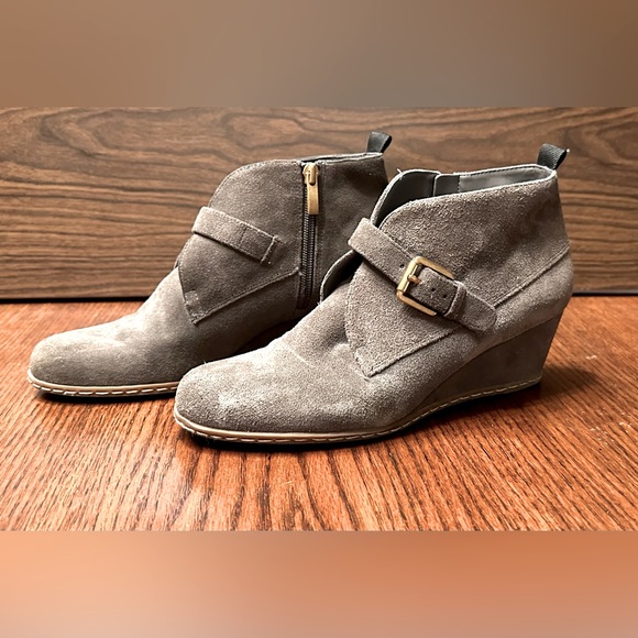 🩵4 items for $30- Franco Sarto gray suede wedge booties with gold buckle. 501 - Picture 11 of 12